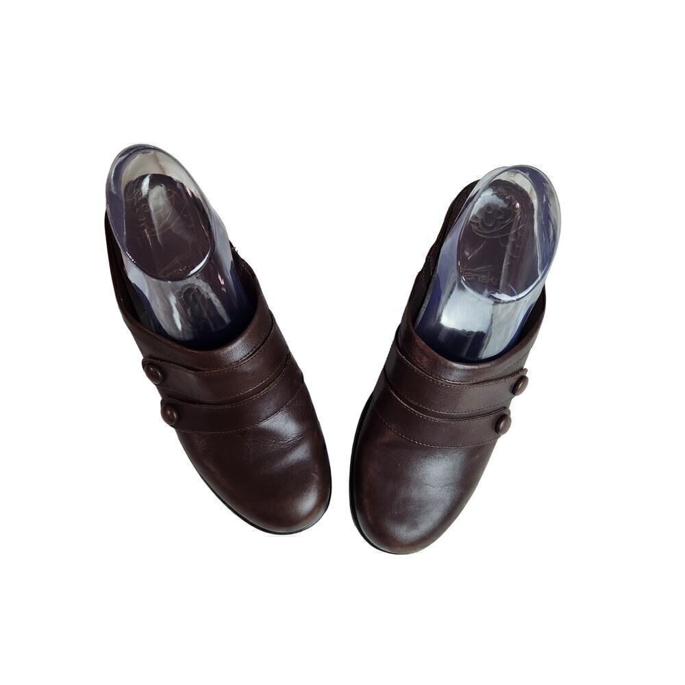 Dansko Mules slide on leather shoe with button detail sz 40 - 9.5/10 boho office
